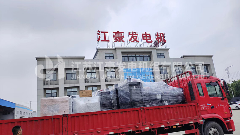 一台100KW康明斯、两台200KW康明斯柴油发电机组发货